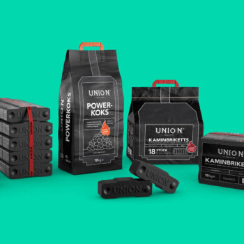 3D Produktvisualisierung zeigt schwarze Verpackungen von Holzkohlesäcken der Marke UNION
